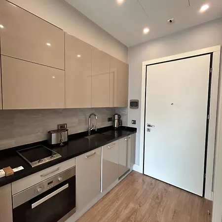 Apartment Exclusive At Center Of Atasehir